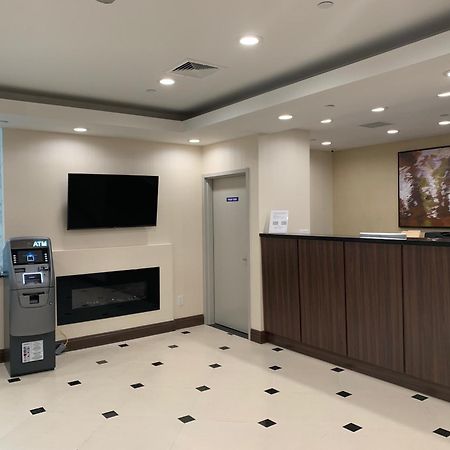 Voyage Hotel New York Exterior photo